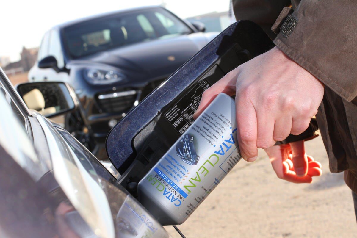 استاندارد: استفاده از مکمل های بهبود کیفیت سوخت ، منجر به آسیب خودرو می شود