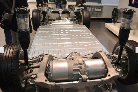 دو مشکل باتری‌ های داخلی برای توسعه خودروهای برقی